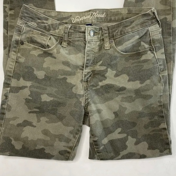 Universal Thread Green Camouflage High Rise Straight Leg Pants Womens Size 2/26R - Picture 4 of 5